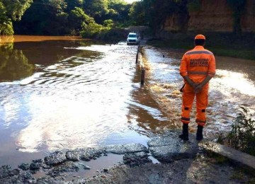 Corpo de Bombeiros faz buscas no Rio Verde Grande, em Glaucilândia -  (crédito: Corpo de Bombeiros)