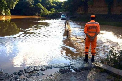 Corpo de Bombeiros faz buscas no Rio Verde Grande, em Glaucilândia -  (crédito: Corpo de Bombeiros)