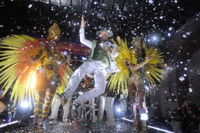 Mary Lopes (Rainha), Rafael Eduardo (Rei) e Nzambi Niara (Princesa), eleitos a Corte Real Momesca do Carnaval de BH 2025 -  (crédito: Alexandre Guzanshe/EM/D.A Press)