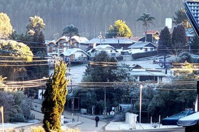 Monte Verde (MG) - Fica na divisa de Minas Gerais com São Paulo, na Serra da Mantiqueira, a 1.555 metros de altitude. Daí o frio, na faixa de 2ºC no inverno. Tem 4.200 habitantes.  -  (crédito: Twitter @Monte_Verde_MG)