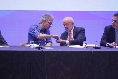 Zema e Lula durante viagem presidencial a BH; decisão sobre Propag em Brasília é aguardada com atenção pelo governo mineiro -  (crédito: Edesio Ferreira/EM/D.A. Press)