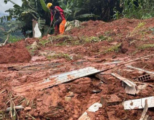 Bombeiros seguem nas buscas por três pessoas ainda desaparecidas em Ipatinga -  (crédito: CBMMG)