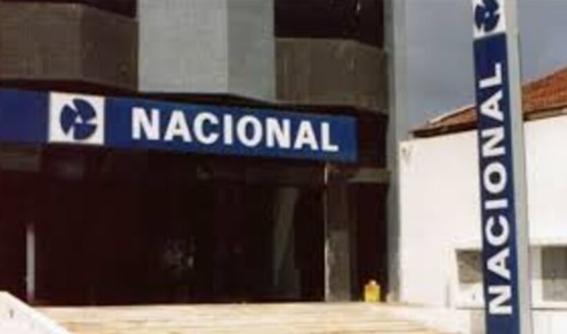 Nos anos 90, o Nacional chegou a ser um dos principais bancos privados do Brasil, mas faliu em 1995, após sofrer intervenção do Banco Central por insolvência - termo jurídico para situação em que uma empresa não consegue arcar com suas obrigações financeiras. 

