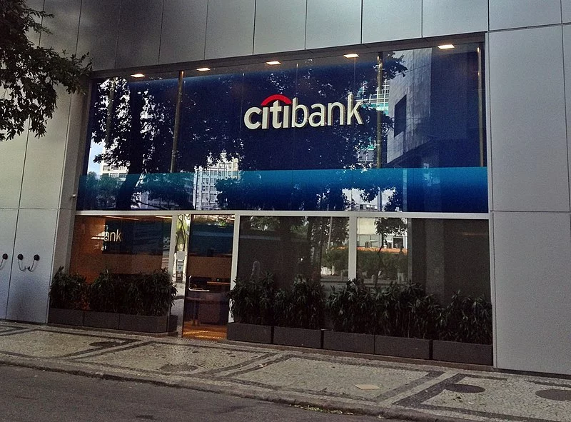 10º lugar: Citibank - Sediado em São Paulo, é uma subsidiária do banco localizado nos Estados Unidos - Ativo total em 2024: R$ 174,6 bilhões.
