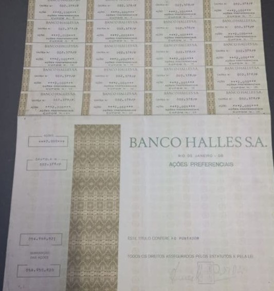 O Halles, que chegou a ter um rica coleção de artes - incluindo obras de Candido Portinari -, sofreu intervenção do Banco Central em 1974 após apresentar sérios problemas financeiros e acabou sendo liquidado no ano seguinte. 

