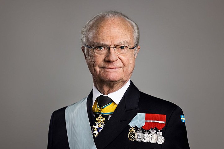 O atual monarca é o Rei Carl XVI Gustaf. O governo é liderado pelo Primeiro-Ministro, atualmente Ulf Kristersson, com o rei em funções puramente cerimoniais.