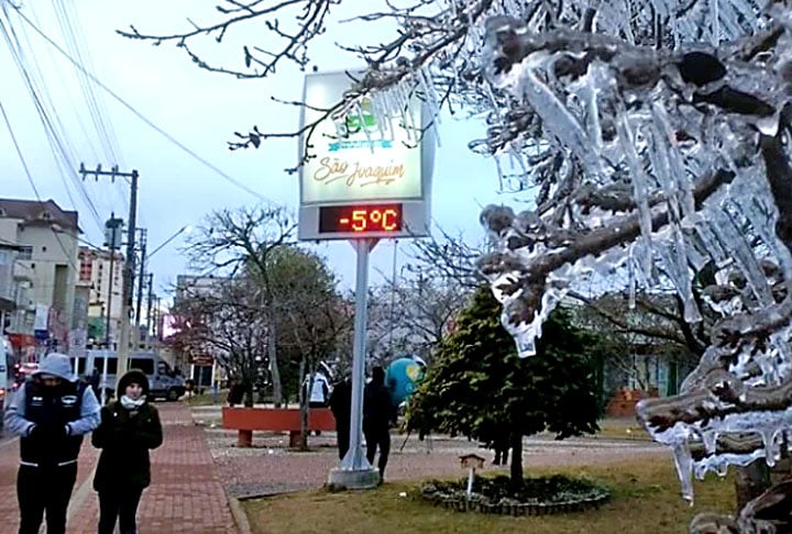 Painel (SC) - Fica a 1.444 metros de altitude, tem 3 mil habitantes e tem neve em todos os invernos, com temperatura de até -4ºC. 