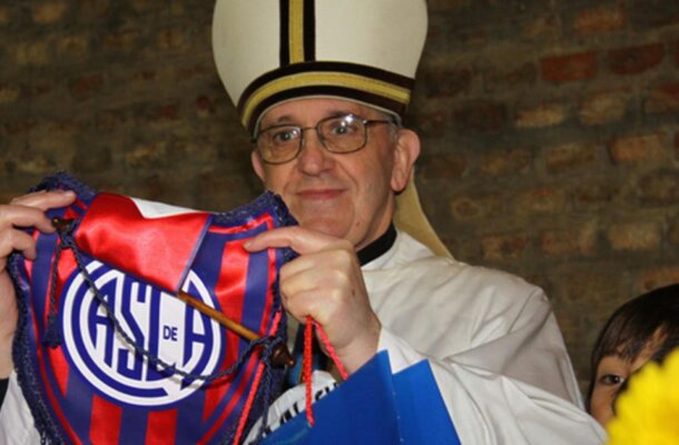 Paixão pela bola: Papa Francisco fala de futebol em sua biografia