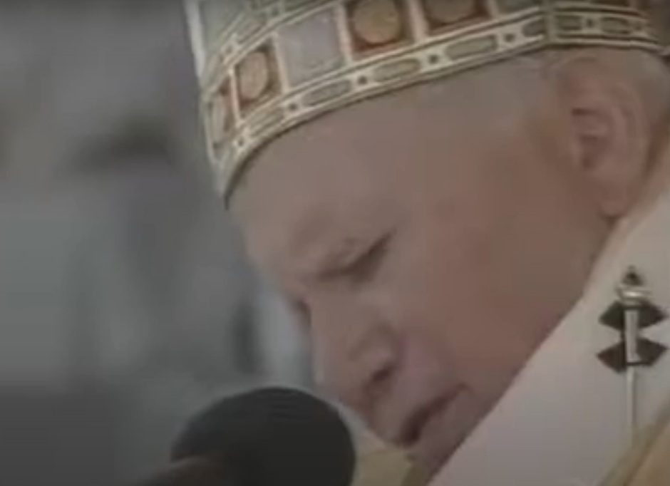 Papa - Líder da Igreja Católica e chefe do Estado do Vaticano.
Exemplo: Papa João Paulo II, que serviu de 1978 a 2005.
