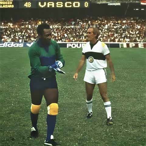 Pelé, maior jogador da história do futebol, foi personagem de “Os Trapalhões e o Rei do Futebol” (1986). 
