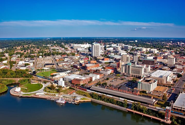 Curiosamente, os Estados Unidos também têm restrições sobre fabricação, transporte, ingestão e comercialização de bebidas alcoólicas em algumas cidades do estado do Alabama (foto), Alaska, Flórida, Mississipi e Texas. 