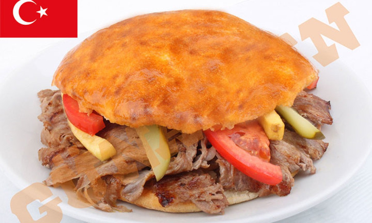 1º - Tombik ou gobit kebab - Tradicional na Turquia, é preparado num tipo de pão sírio, o ‘pide ekmek’, que fica crocante por fora e macio por dentro.  -Flickr Günayd?n Et