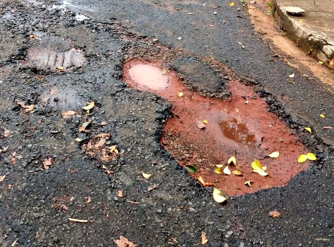 De acordo com a Confederação Nacional do Transporte, mais da metade das rodovias brasileiras apresenta situação regular, ruim ou péssima. 