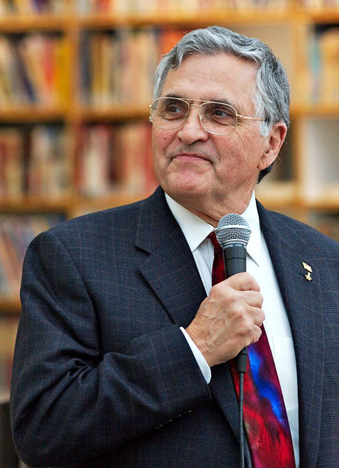 Atualmente, Harrison Schmitt está com 89 anos.  Ele chegou a atuar como político (senador no Novo México) e como consultor em geologia, espaço e políticas públicas.