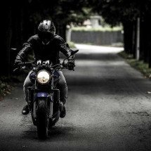 Famosos apaixonados por motos: mandam bem em duas rodass - pixabay