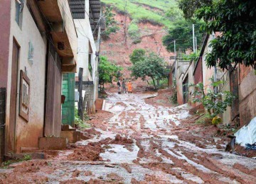 A tragédia do fim de semana acendeu o alerta para a vulnerabilidade das populações 
em áreas de risco: só em Ipatinga, Morreram 10 pessoas, entre elas duas crianças -  (crédito: Gil Leonardi/Imprensa MG)