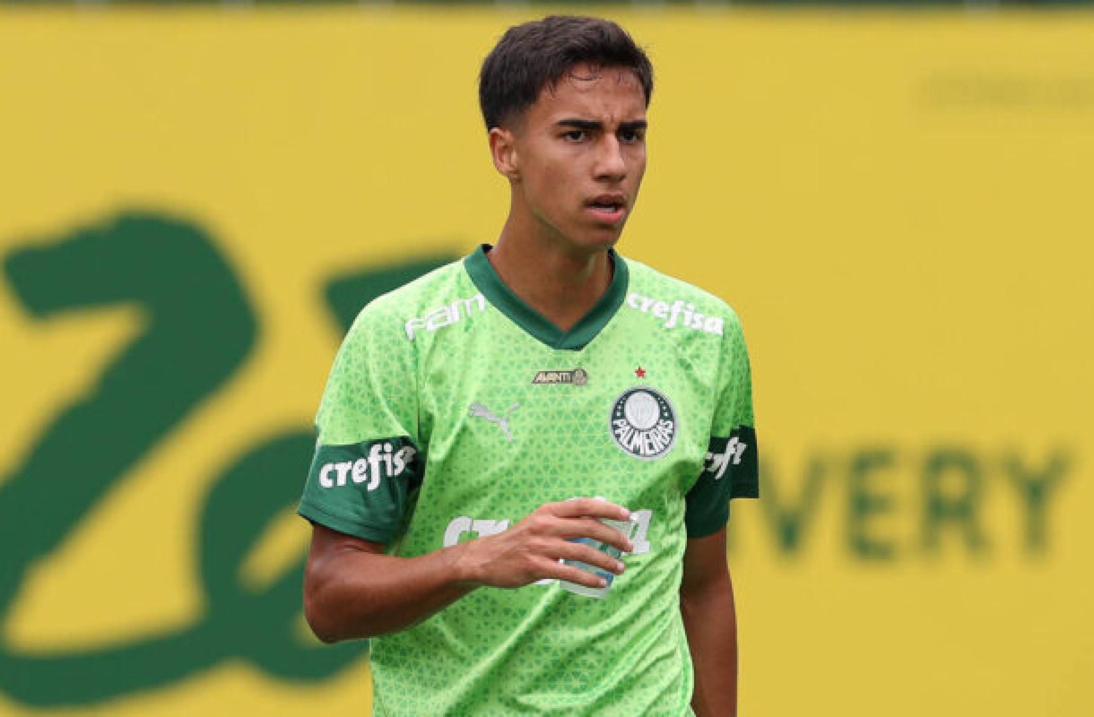 Palmeiras encaminha saída de Vitor Reis para o City