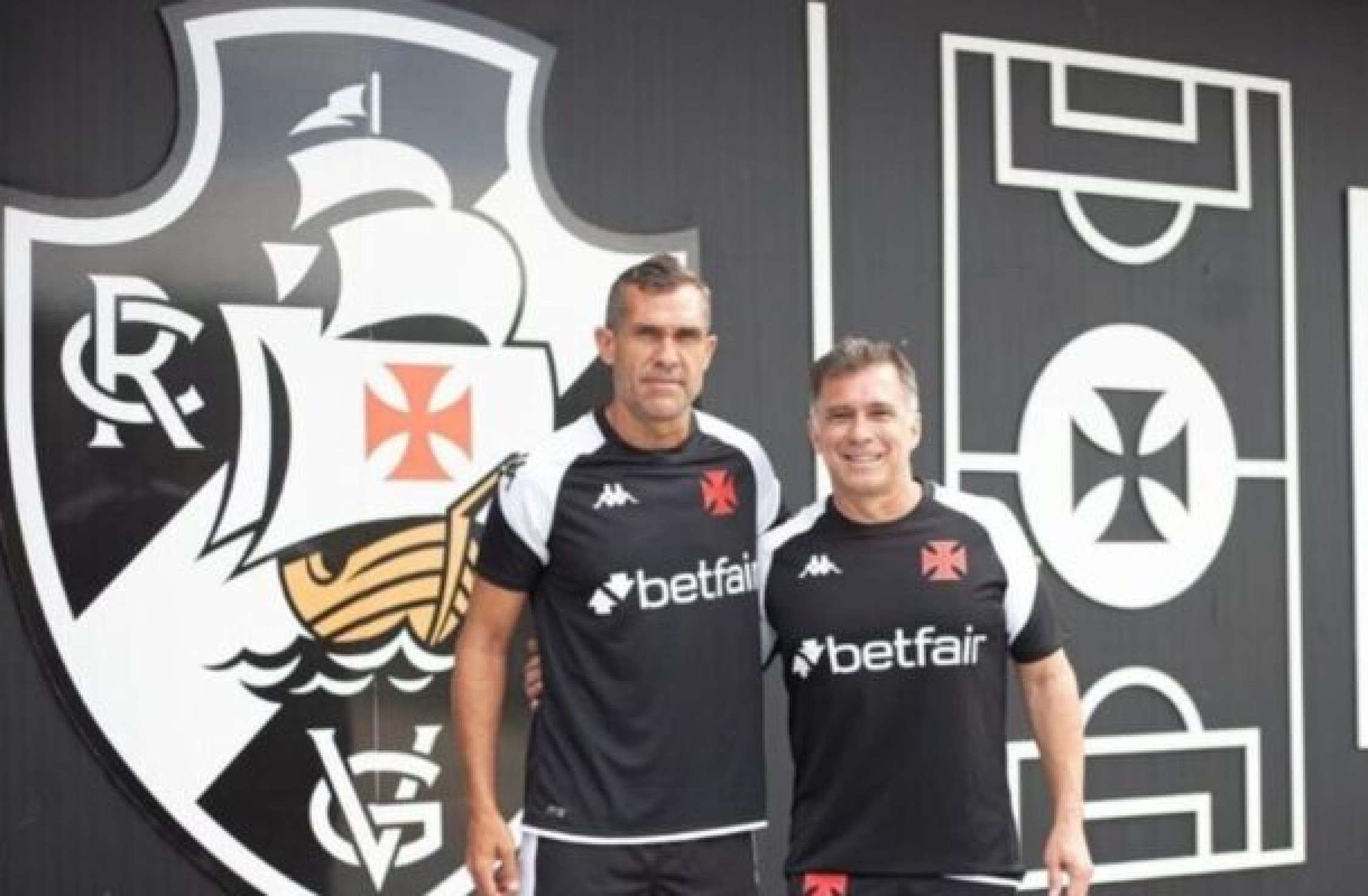 Vasco apresenta dois novos auxiliares para a temporada 2025