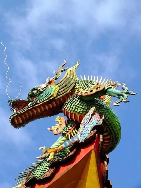 O Dragão é o único ser mítico do calendário chinês, pois todos os outros 11 animais existem de verdade.  São eles:  Coelho, rato, boi, tigre, serpente, cavalo, carneiro, macaco, cachorro, galo e porco. 