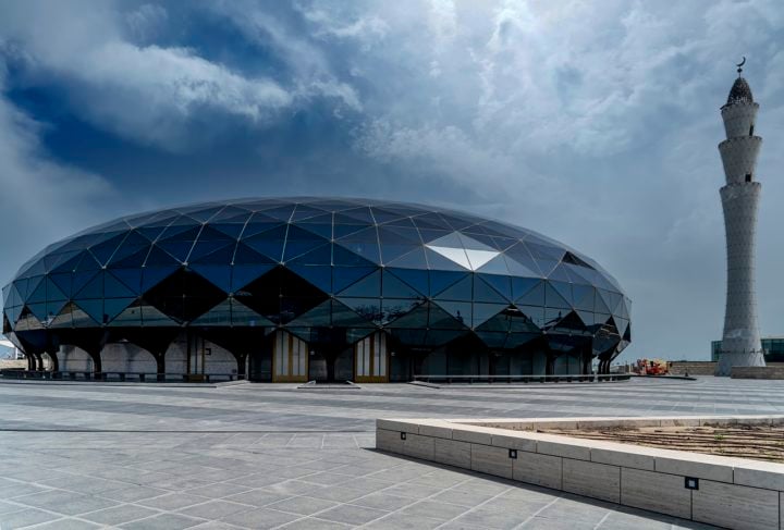 No fim de 2022, o Qatar roubou a cena no âmbito mundial envolvendo as bebidas alcoólicas. Isso porque sediou a última edição da Copa do Mundo e uma marca de cerveja era patrocinadora do evento. Depois de muita pressão do governo, a Fifa anunciou que não haveria vendas da bebida nos arredores dos estádios.