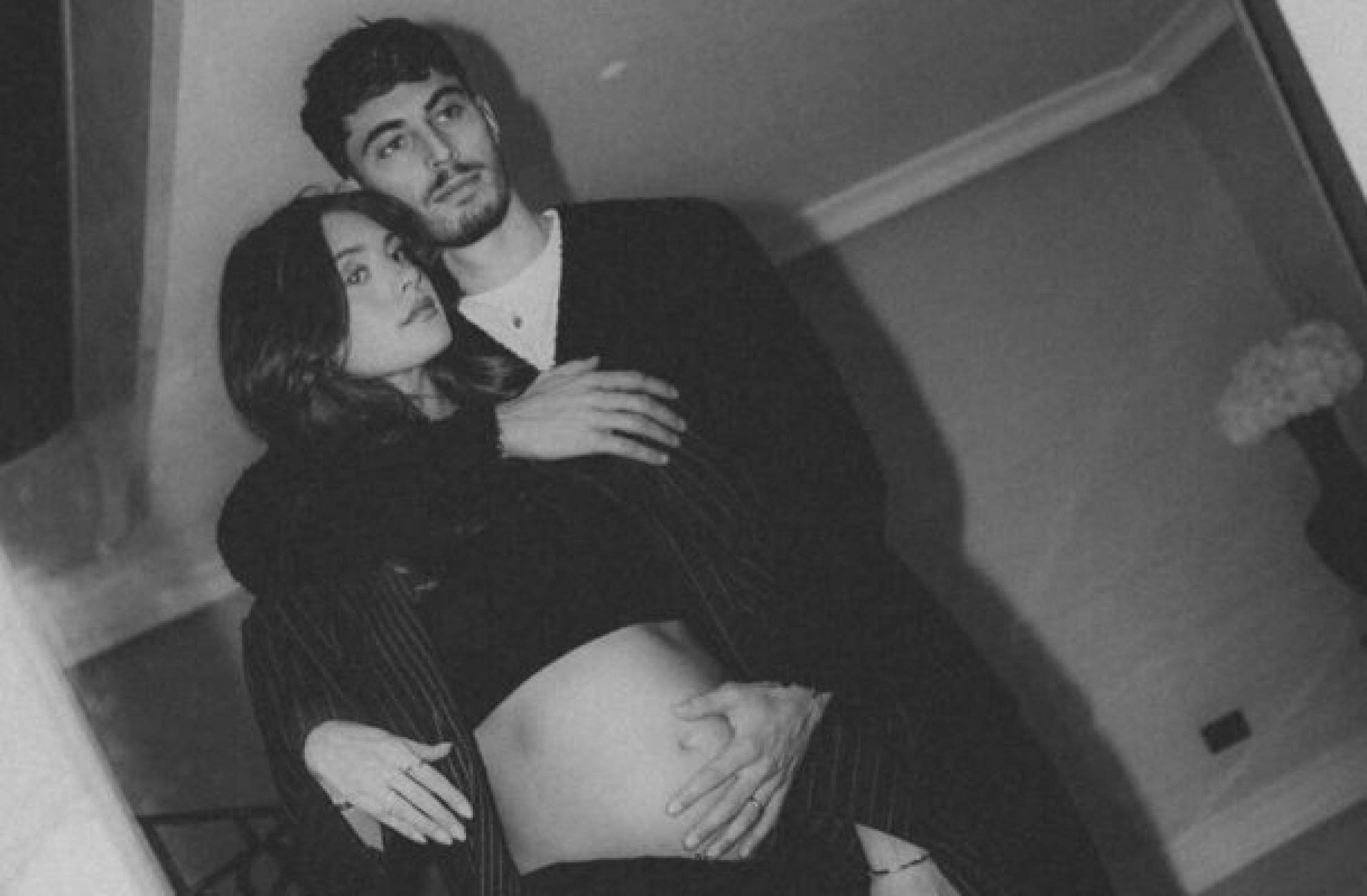 ‘Vou assassinar seu bebê’: esposa de jogador do Arsenal relata ameaças nas redes sociais