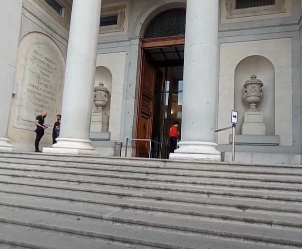 Com mais de 3 milhões de visitantes em 2019, o Museu do Prado é uma das atrações turísticas mais populares de Madri. A sua localização privilegiada, no Paseo del Arte, faz com que seja uma parada obrigatória para quem visita a capital espanhola.