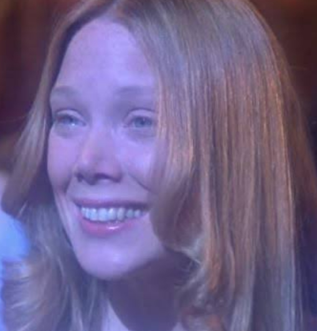 No cinema, alavacou a carreira de Sissy Spacek, que teve um atuação arrebatadora no clássico dirigido por Brian de Palma em 1976. 