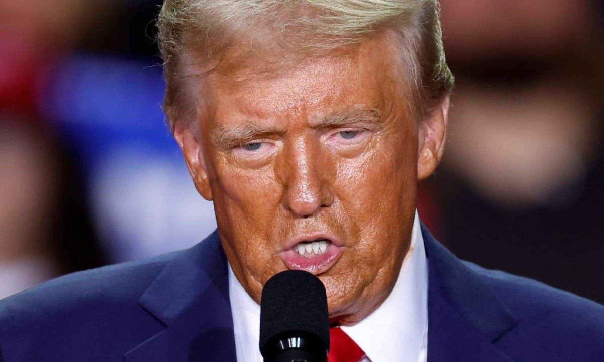 Donald Trump promete proteger a indústria dos Estados Unidos e ameaça impor tarifas sobre diversos países  -  (crédito: KAMIL KRZACZYNSKI / AFP)