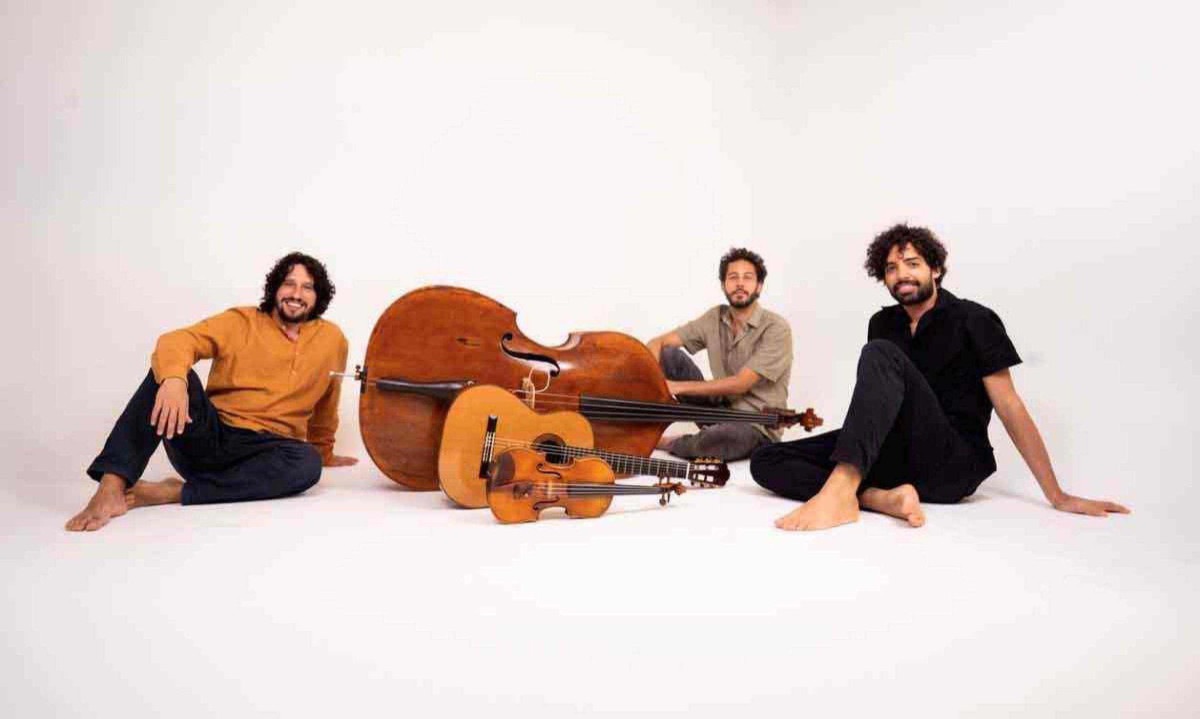 Com contrabaixo, violão e violino, Pablo Arruda, Daniel Ganc e Guilherme Pimenta valorizam o encontro das cordas no disco 