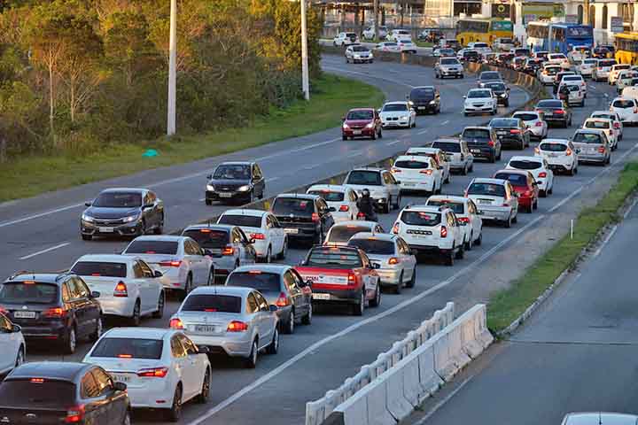 Assim, luzes infravermelhas farão a iluminação visando a identificação até em situação de neblina ou fumaça. A implementação dos pórticos necessita acontecer dentro de 180 dias, logo após a publicação das novas regras no Diário Oficial da União.