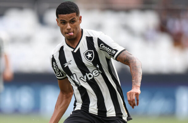 VITINHO VAZ - Tentou articular jogadas no meio de campo, mas demorou para tomar decisões. Além disso, não estava com a pontaria em dia. No intervalo, acabou sendo substituído por Kauan Lindes. NOTA 4,5 - Foto: Vitor Silva/Botafogo