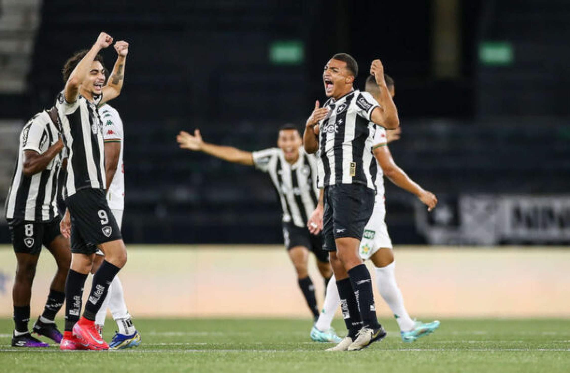 Kayke celebra primeiro gol pelo profissional do Botafogo: ‘Foi maravilhoso’