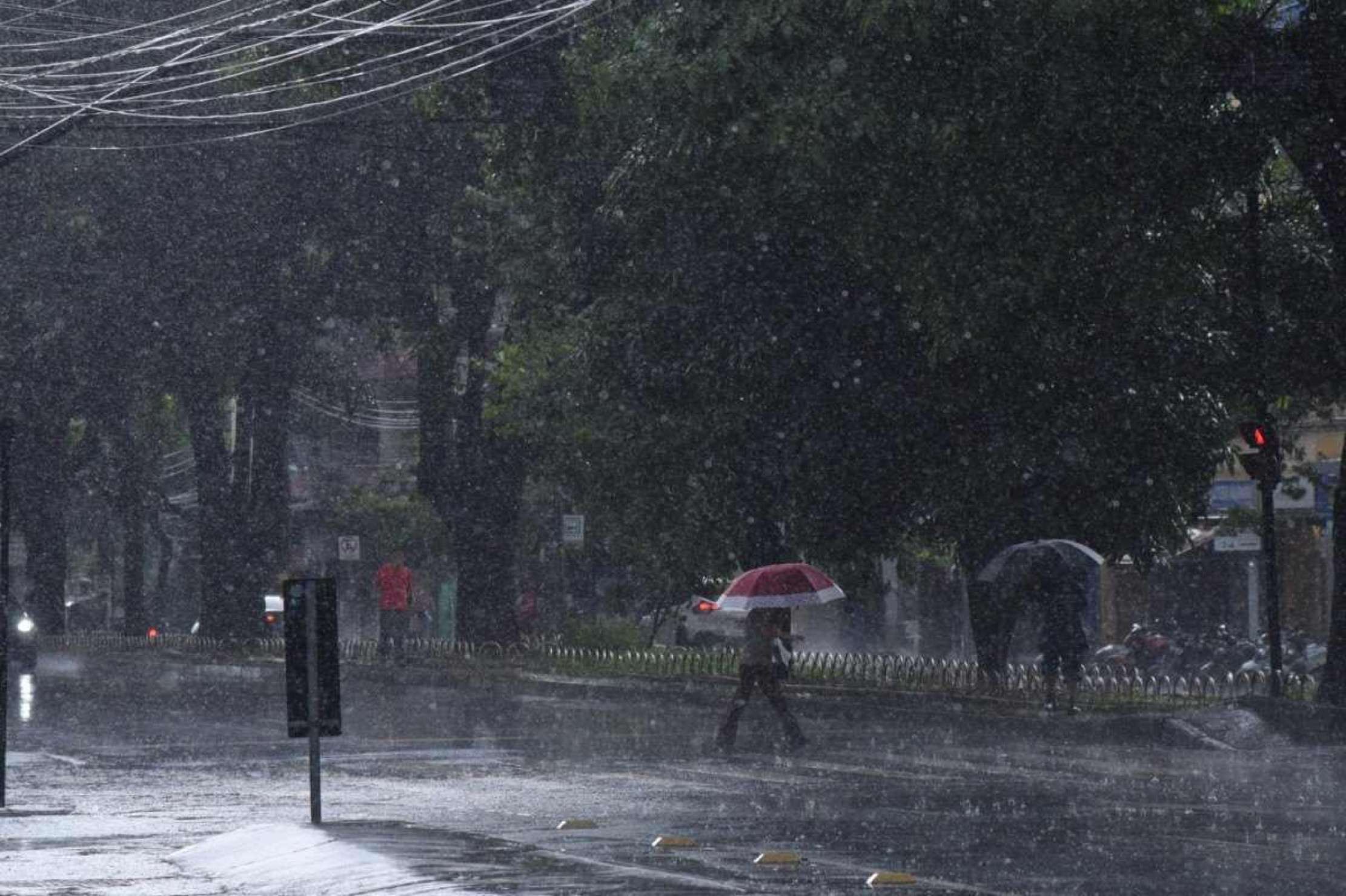 Chuvas intensas continuam: BH e outras 605 cidades estão em alerta do Inmet