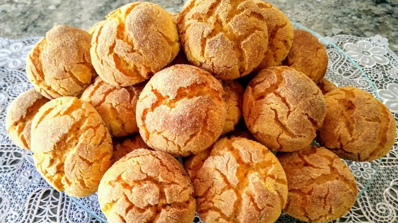 A semolina é grossa, visto que é o resultado da moagem incompleta do milho ou de sua farinha, sendo mais comumente presente em receitas como pães e broas. 