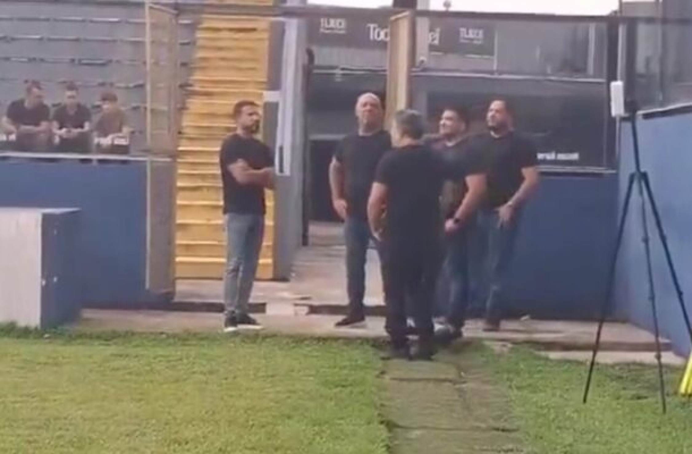 Ex-dirigente do Flamengo se reúne com presidente do Remo em visita ao Baenão; vídeo
