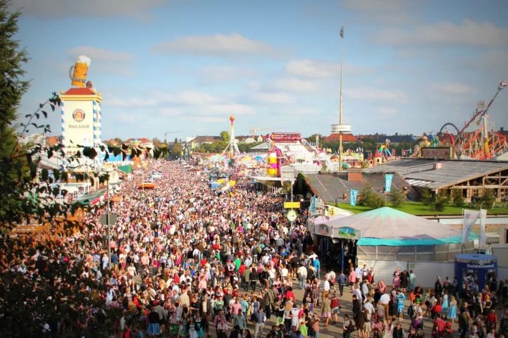 Não à toa a cidade abriga o maior festival de cerveja do mundo, a Oktoberfest, que atrai milhões de visitantes anualmente.