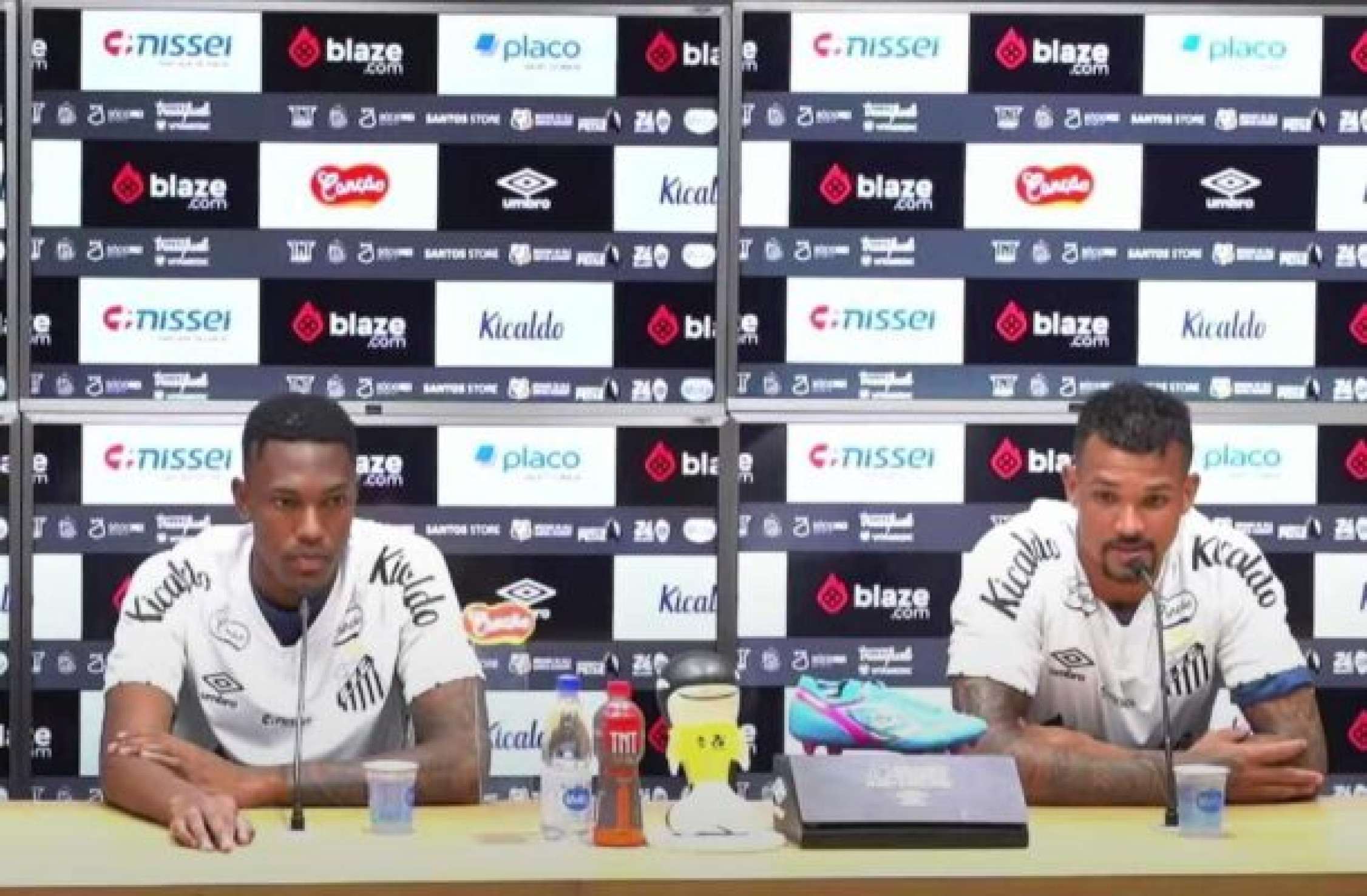 Motivados, Zé Ivaldo e Luisão são apresentados pelo Santos Motivados, Zé Ivaldo e Luisão são apresentados pelo Santos