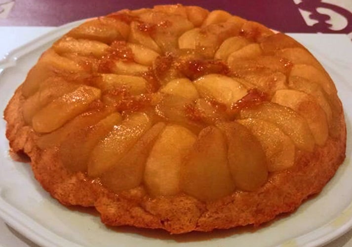 Tarte Tatin - Uma torta de maçã invertida, onde as maçãs são caramelizadas no açúcar antes de receber a cobertura de massa