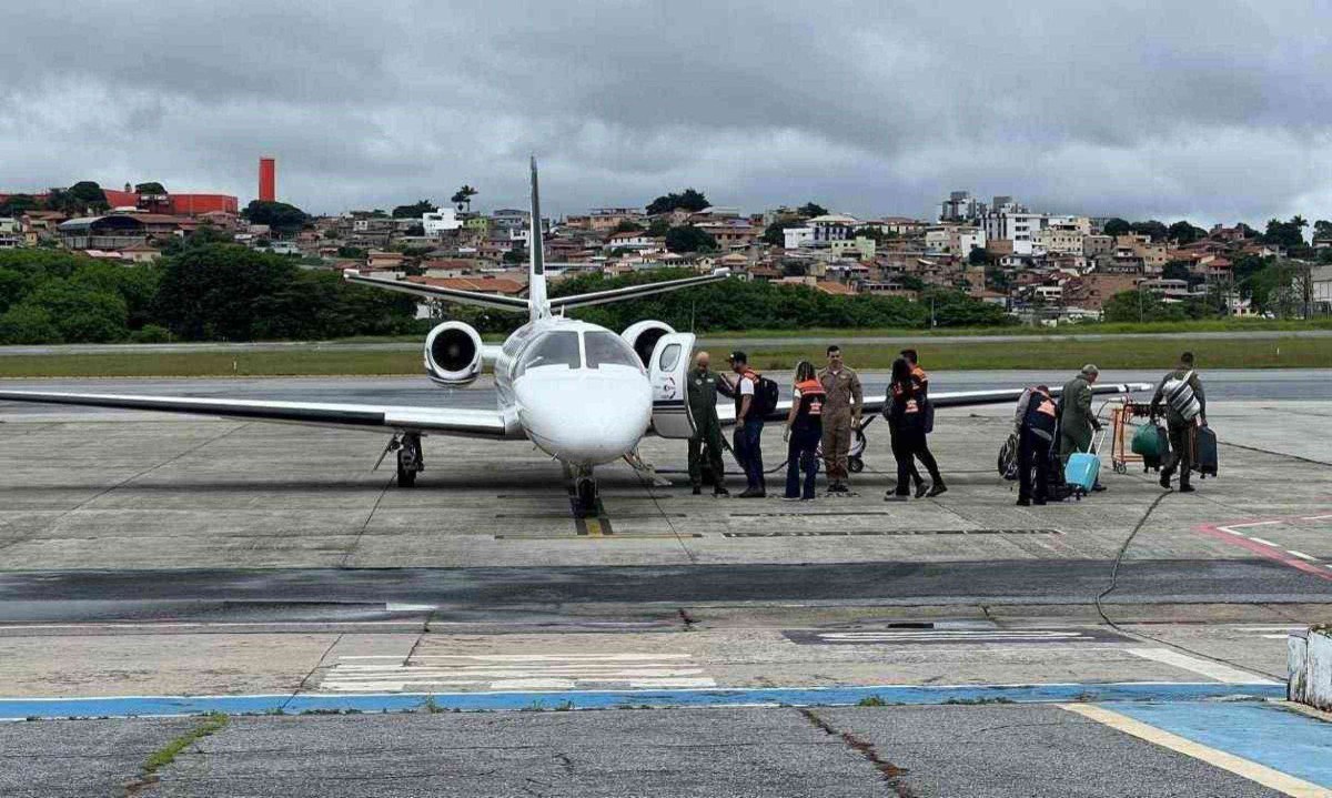 Os voluntários vão ajudar a Defesa Civil na vistoria dos imóveis atingidos pelas fortes chuvas em Ipatinga -  (crédito: Edésio Ferreira/EM/D.A Press)