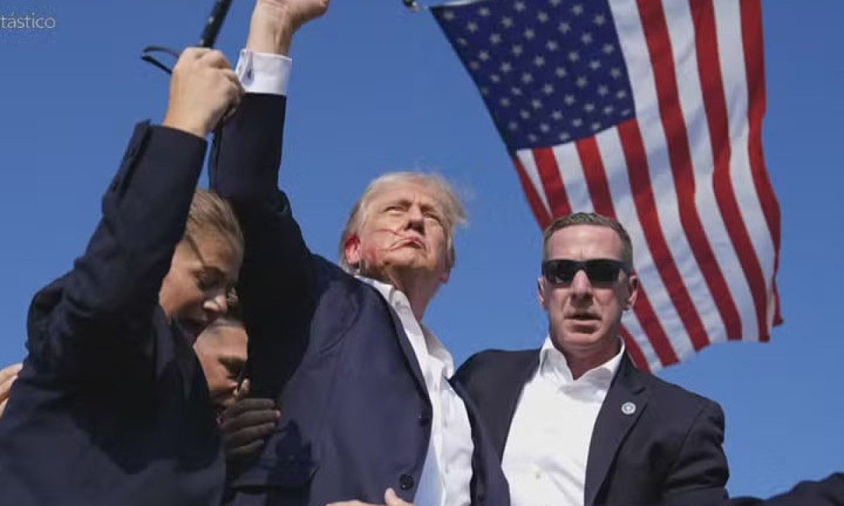 Filho de Fred e Mary Anne Trump, o republicano nasceu em uma família que fez fortuna no ramo da construção civil. Trump também foi eleito “Pessoa do Ano” pela revista Time, que citou seu renascimento político dentro dos Estados Unidos.  -  (crédito: Reprodução TV Globo)