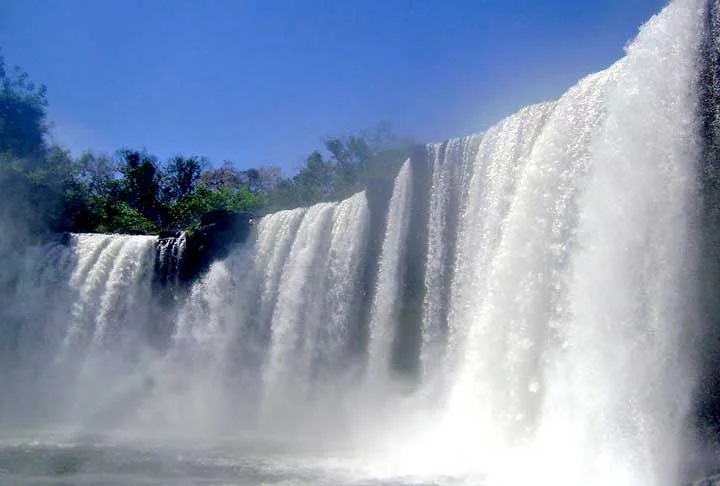 Chapada das Mesas - MA: No sudoeste do Maranhão, próxima ao Tocantins, é procurada por muitos turistas que aproveitam para conhecer a Chapada das Mesas e o Jalapão, trajeto conhecido como 