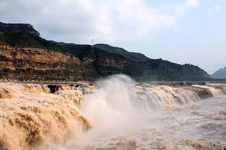 Além de tudo, o Rio Amarelo se tornou uma atração turística importante na China. Locais como as Cataratas Hukou atraem visitantes de todo o mundo.