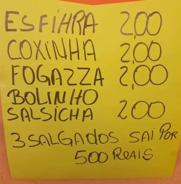 Bolinho de Salsicha por R$ 200? Placa em parede de comércio viraliza nas redes sociais - Reprodução/Instagram