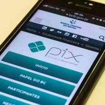 Influenciados por notícias falsas, brasileiros reduzem uso do pix