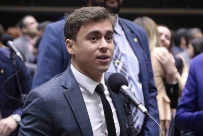 Deputado federal Nikolas Ferreira criticou a decisão do governo federal por determinar que fintechs e organizações financeiras monitorem transferência maiores que R$ 5 mil no PIX -  (crédito: Vinicius Loures/Câmara dos Deputados)