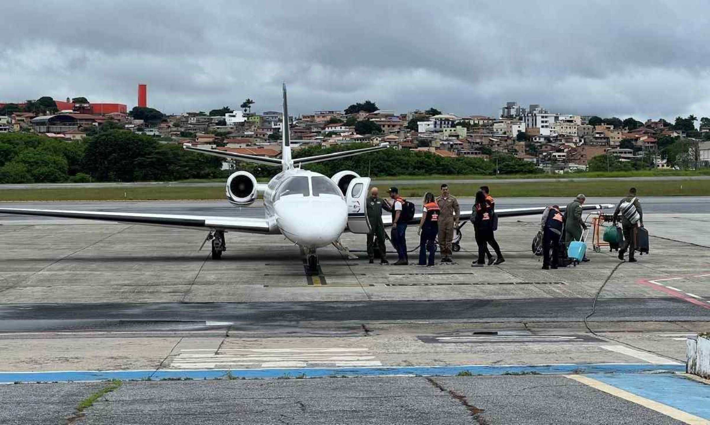 Engenheiros voluntários embarcam para Ipatinga para reforçar ações