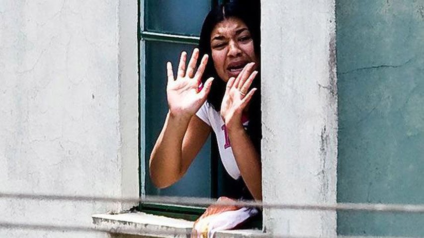 Eloá Pimentel - A jovem de 15 anos foi morta com 2 tiros pelo ex-namorado após ser mantida em cárcere privado por 100 horas. Os momentos de terror foram acompanhados com ampla cobertura da imprensa. Lindemberg foi  condenado à prisão. 
