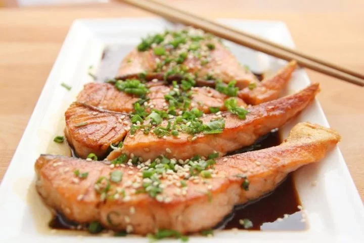 Tipos de peixes que podem ser excelentes escolhas para um encontro entre amigos ou eventos festivos reunindo a família. E que, após o preparo, além de aroma e sabor, proporcionam um belo visual na mesa. 