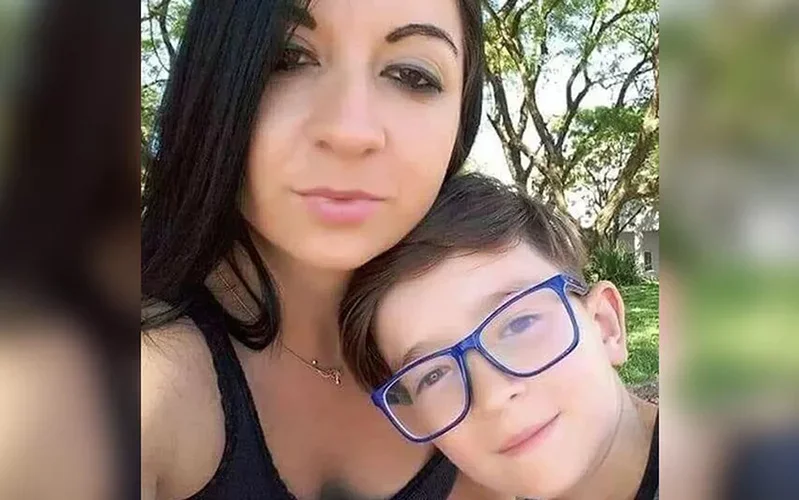 Rafael Winques - O menino de 11 anos foi encontrado morto numa caixa no Rio Grande do Sul, em maio de 2020. Ele foi estrangulado. A mÃ£e Alexandra Dougokenski foi condenada a 30 anos de cadeia pelo crime. 
