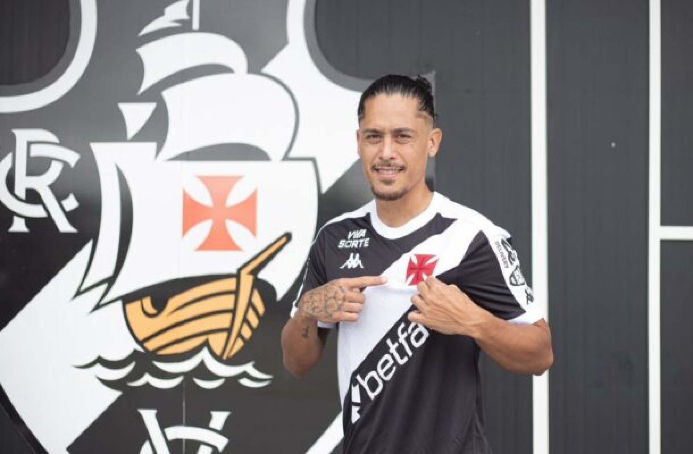 Vasco anuncia contratação do zagueiro Maurício Lemos, ex-Atlético